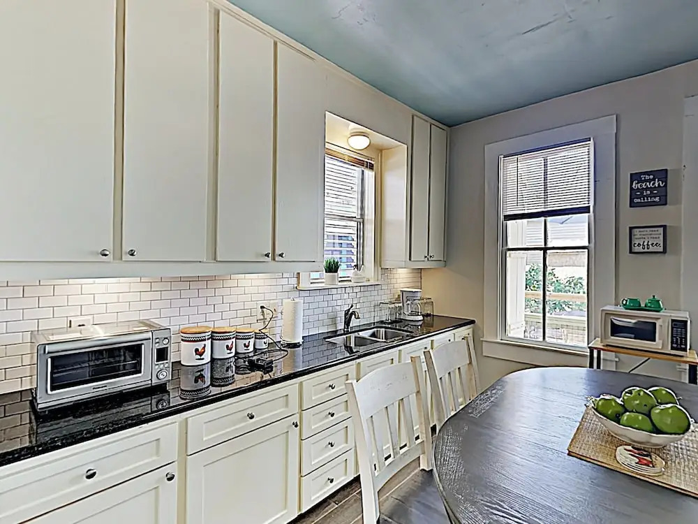 New Listing! Charming By The Beach 2 Bedroom Home