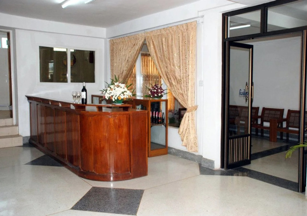 Naung Tong Hotel