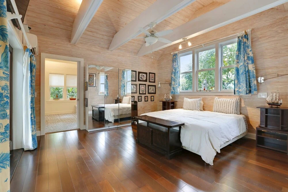 Boat House by Avantstay Character Cottage Central Location w/ Shared Pool Month Long Stays