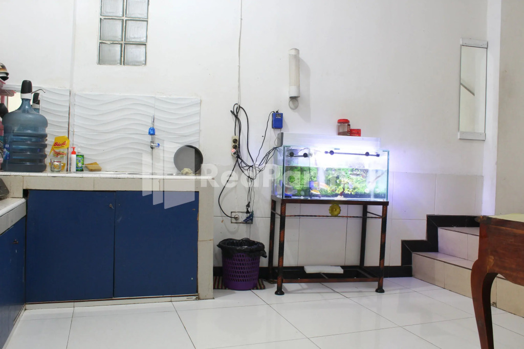 Snow White Residence near Grogol Mitra RedDoorz