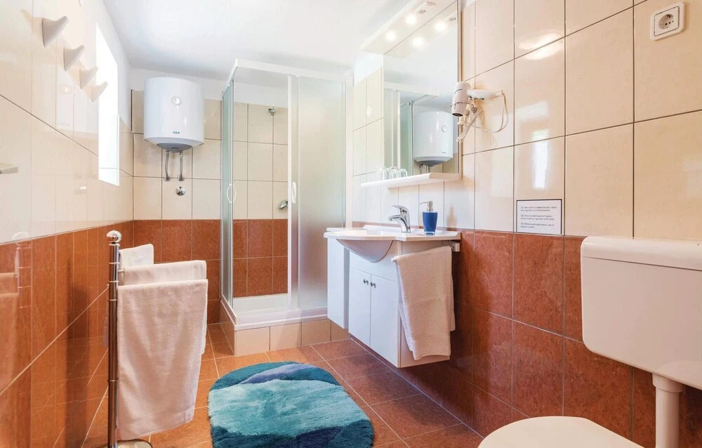 Stunning Home in Kuzinici With Wifi and 5 Bedrooms