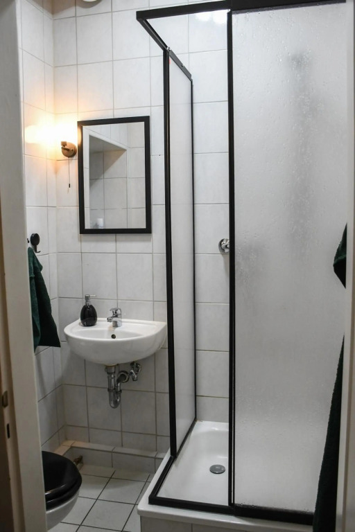 Moderne Ferienwohnung in direkter Nähe zur Uni, Netflix Gratis, WLAN, Waschmaschine, Geschirrspüler, Zentrum,