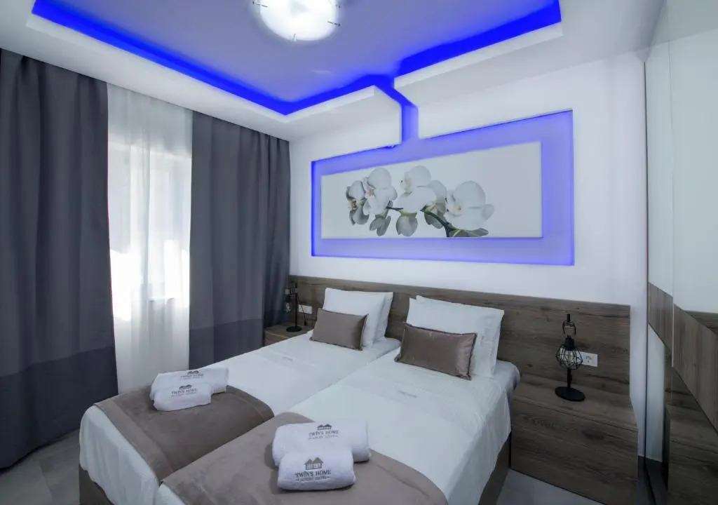TWINS HOME LUXURY SUITES