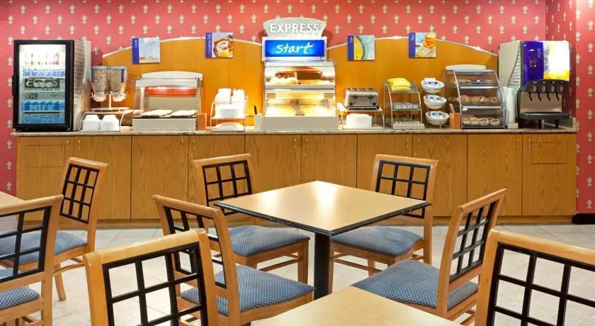 Holiday Inn Express Lancaster-Rockvale Outlets