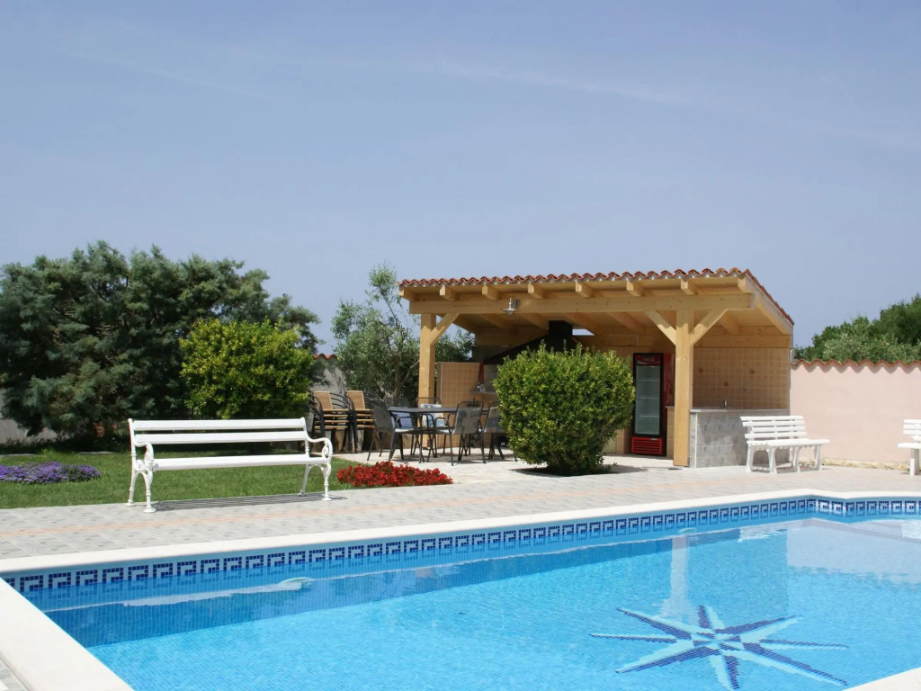 Relaxing Apartment in Banjole With Shared Pool