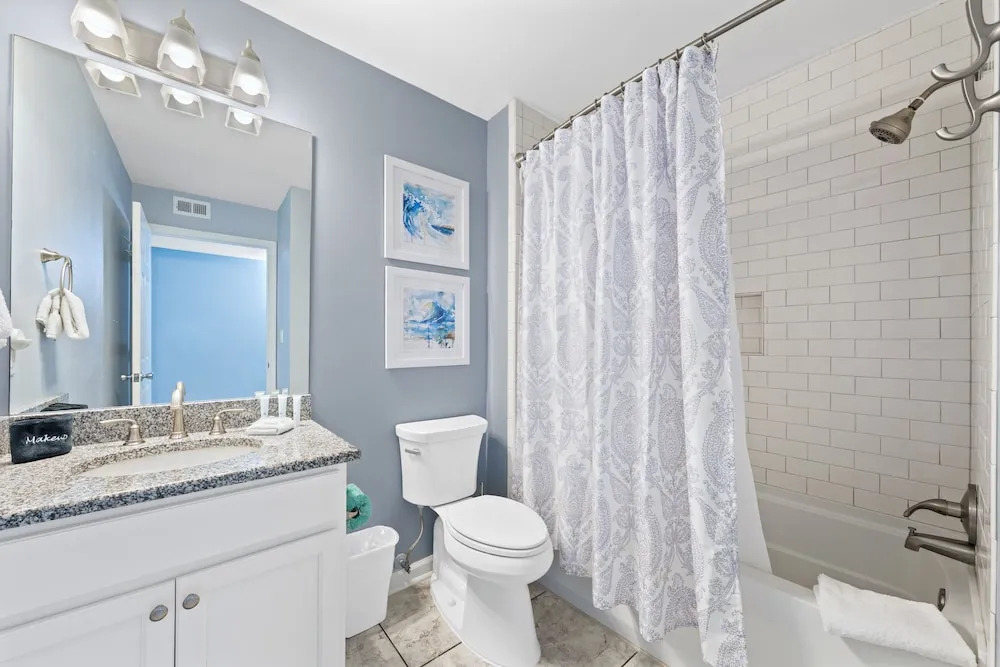Cozy Condo Near Baseball Fields and Zoo- Pool Tennis Courts Pickleball