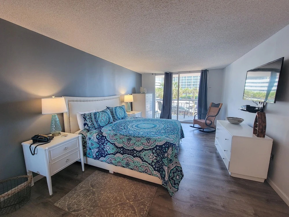 107 South Hampton 2 Bedroom Condo