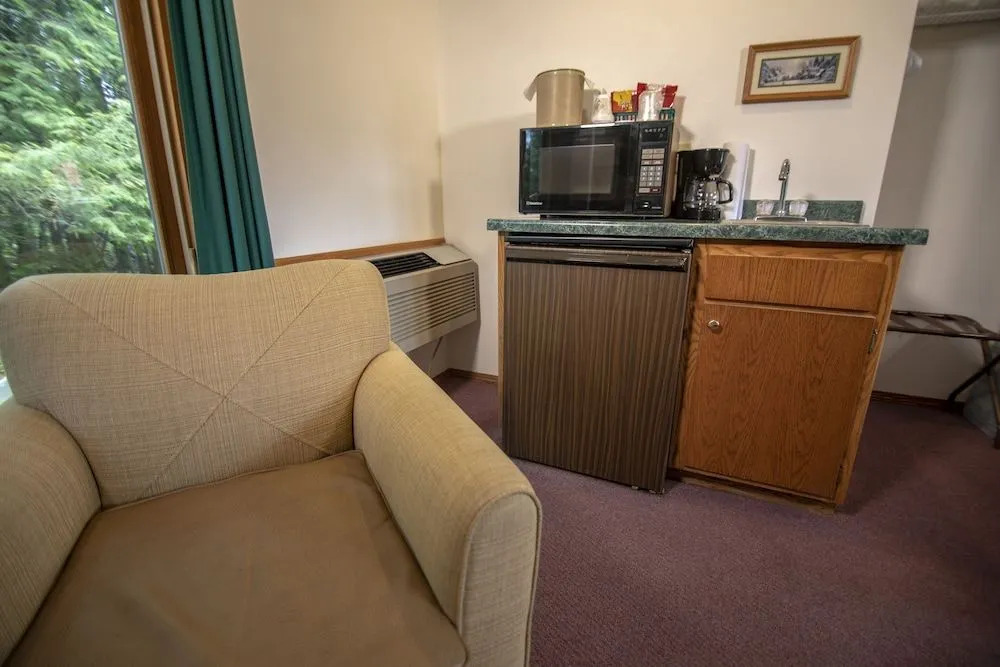 Ridges Inn & Suites