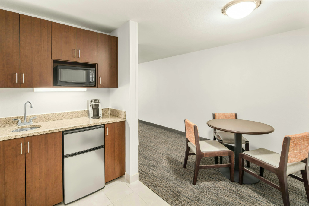 Holiday Inn Express & Suites Wilmington-Newark by IHG