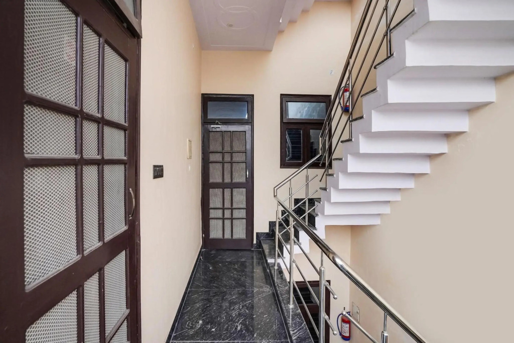 OYO Flagship 70225 Ayurma Inn