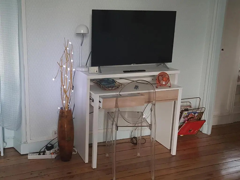 Studio privatisé avec terrasse dans maison de charme angevine