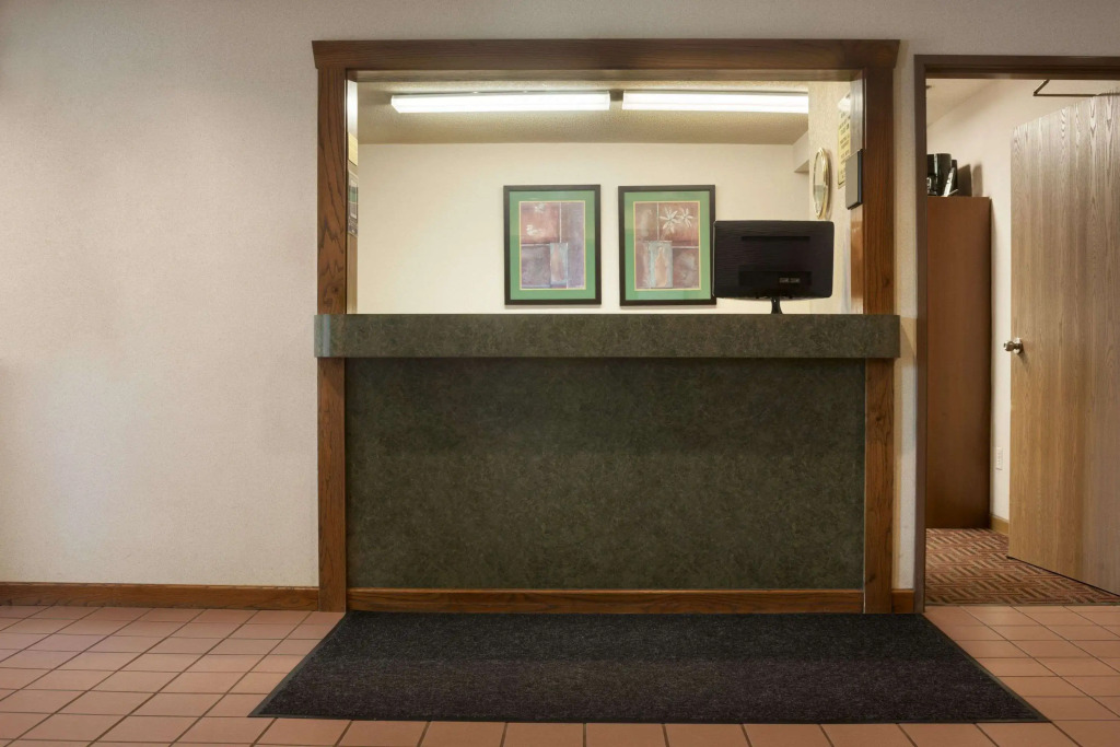 Super 8 by Wyndham Peoria