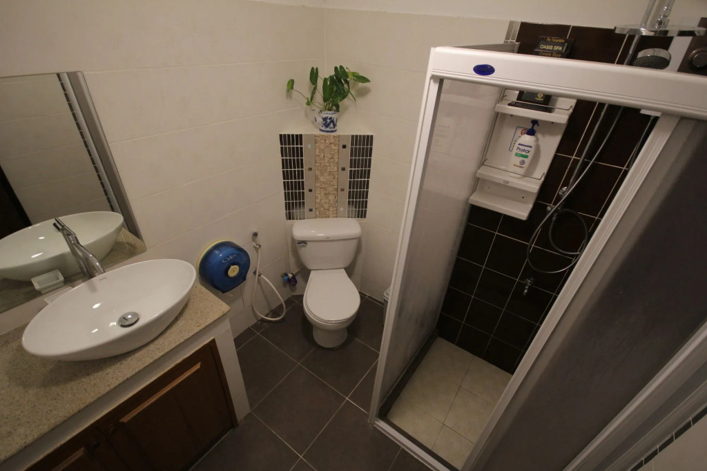 Ashi Poshtel