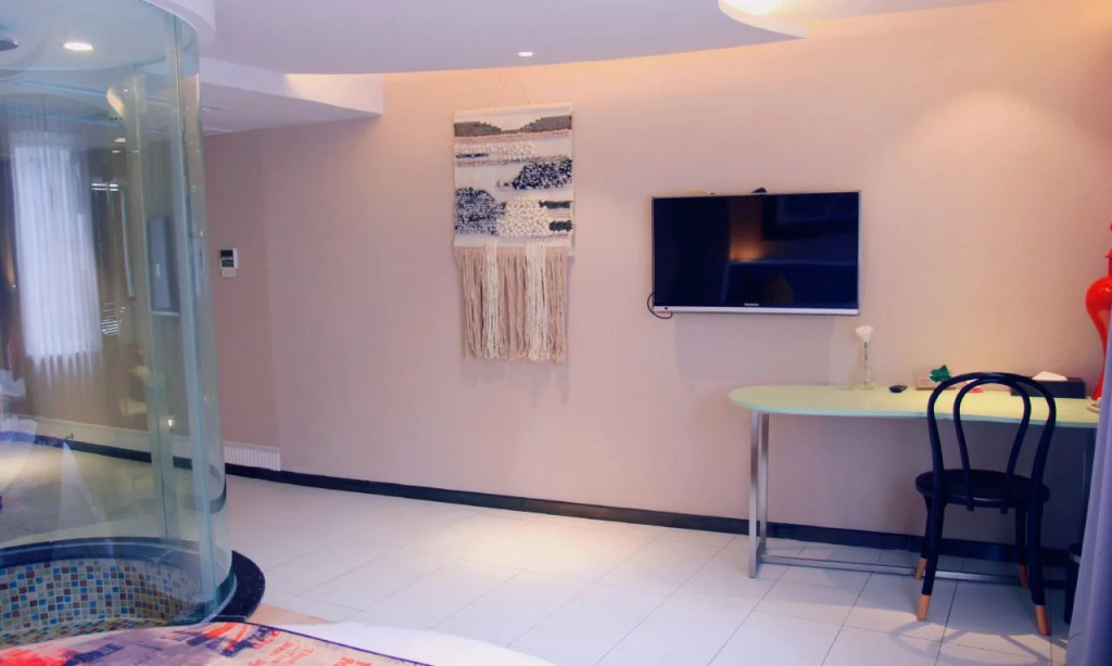 Chengdu Huanbian Art Hotel