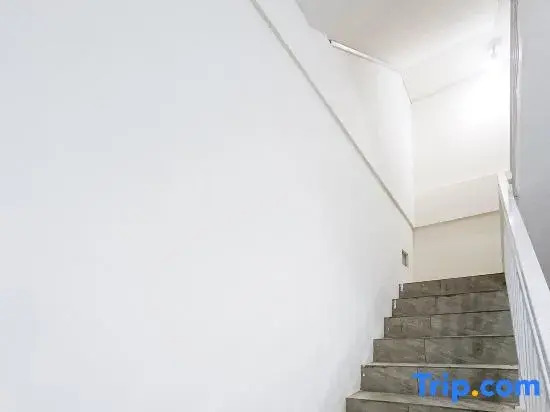 Widi Guest House near GWK Mitra RedDoorz