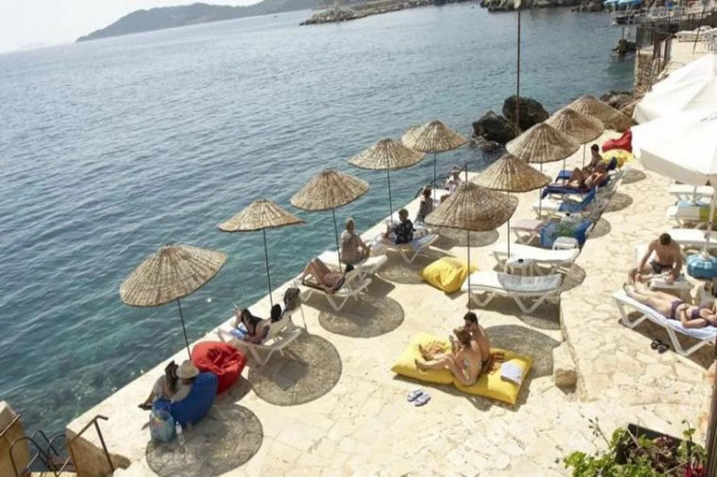 Hera Hotel
