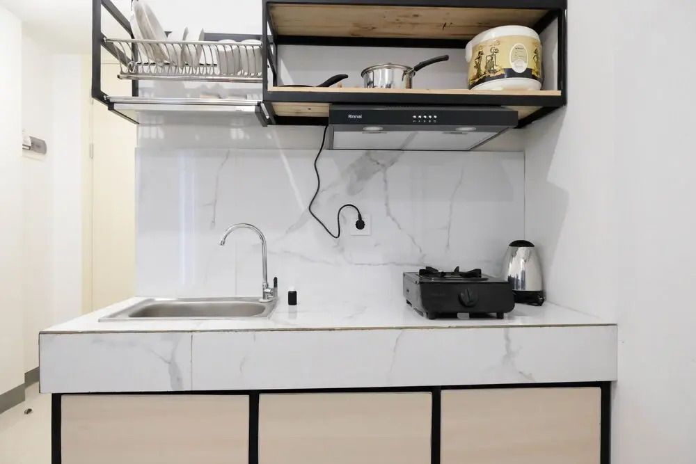 Cozy Stay Studio Apartment With Access To Mall At Supermall Mansion