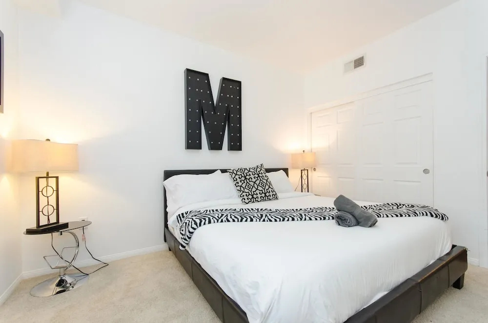 6BD Hollywood Stars Walk of Fame Suite
