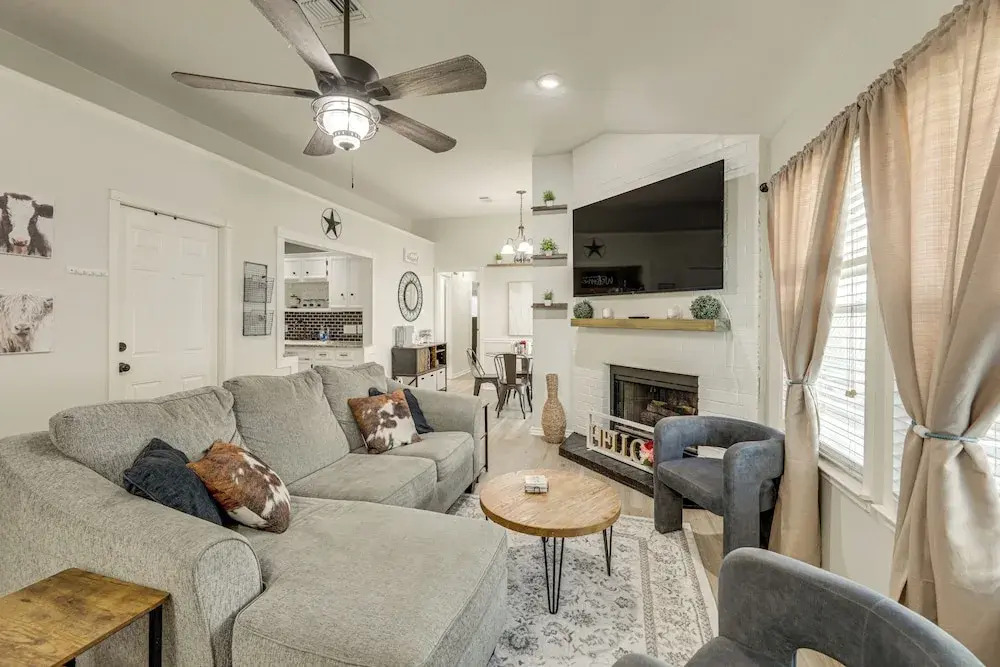 2 Mi to Dtwn! Modern Round Rock Oasis w/ Patio