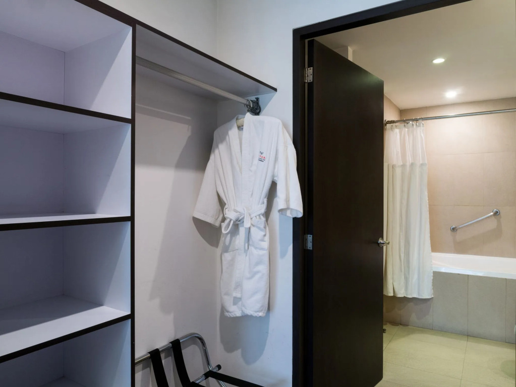 Ventura Hotel & Suites