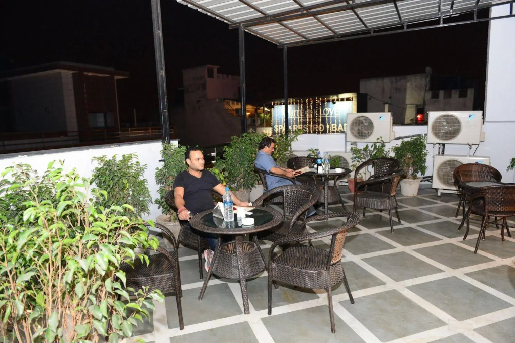 Hotel Cabana 5 Mins Walking Distance From NDLS Station
