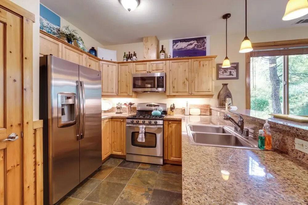 Boulders Truckee Condo Near Donner Lake + Skiing!