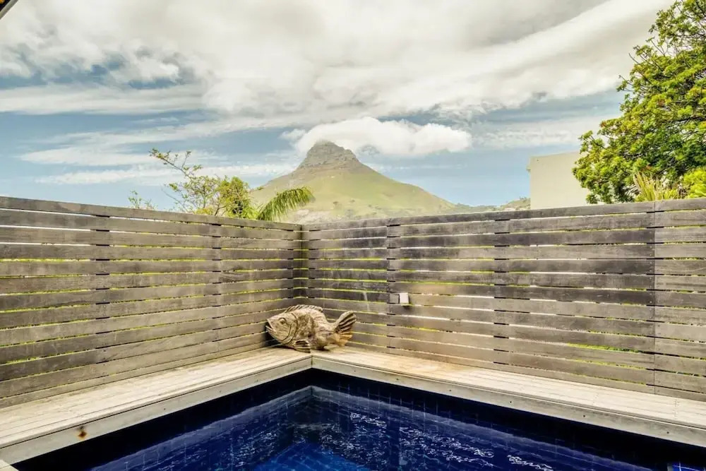 Spacious Apartment With Pool in Camps Bay