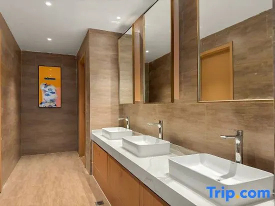 Bozun Yunjing High Altitude Hotel (Longhu Times Tianjie Yuanjiagang Subway Station Store)