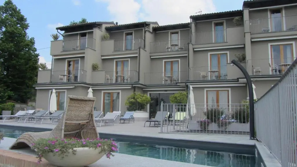 Réva Residences and Pool
