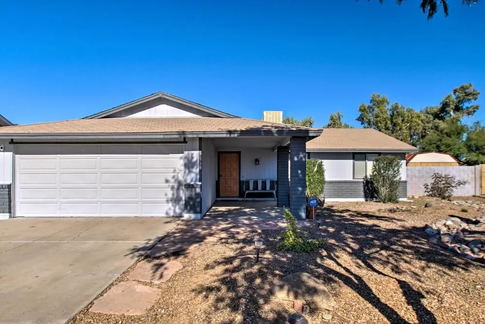 Walk to Riverview Park! Dog-friendly Mesa Retreat