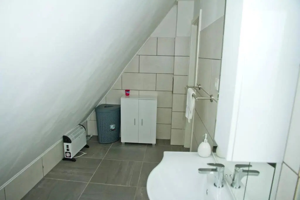 TRUTH Studio - Queensize Bett - Netflix - Küche
