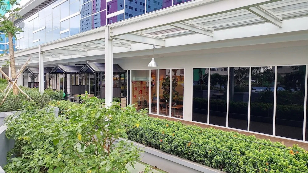 Modern Studio Apartment 28 On Top Of Green Pramuka Mall