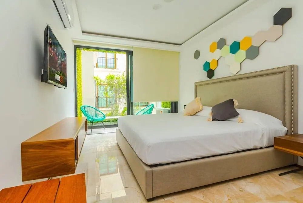 Amazing Studio, Steps to Beach, AC, Best Location