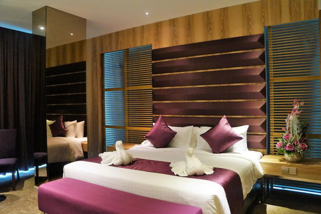 Greens Hotel & Suites