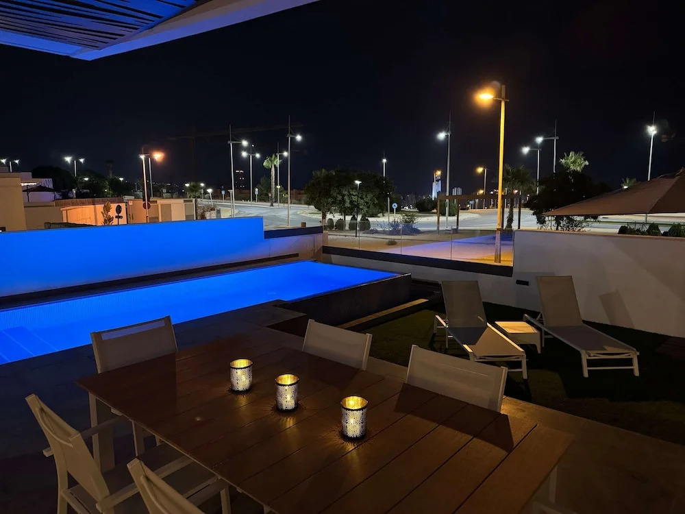 Resort Seascape Villa 8 by Bookaparadise