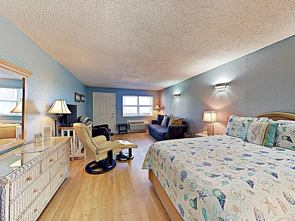 121 Sea Breeze Smooth Sailing - One Bedroom Condo