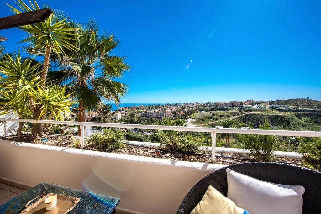 Malibu Mansions Condo 1 by Rafleys