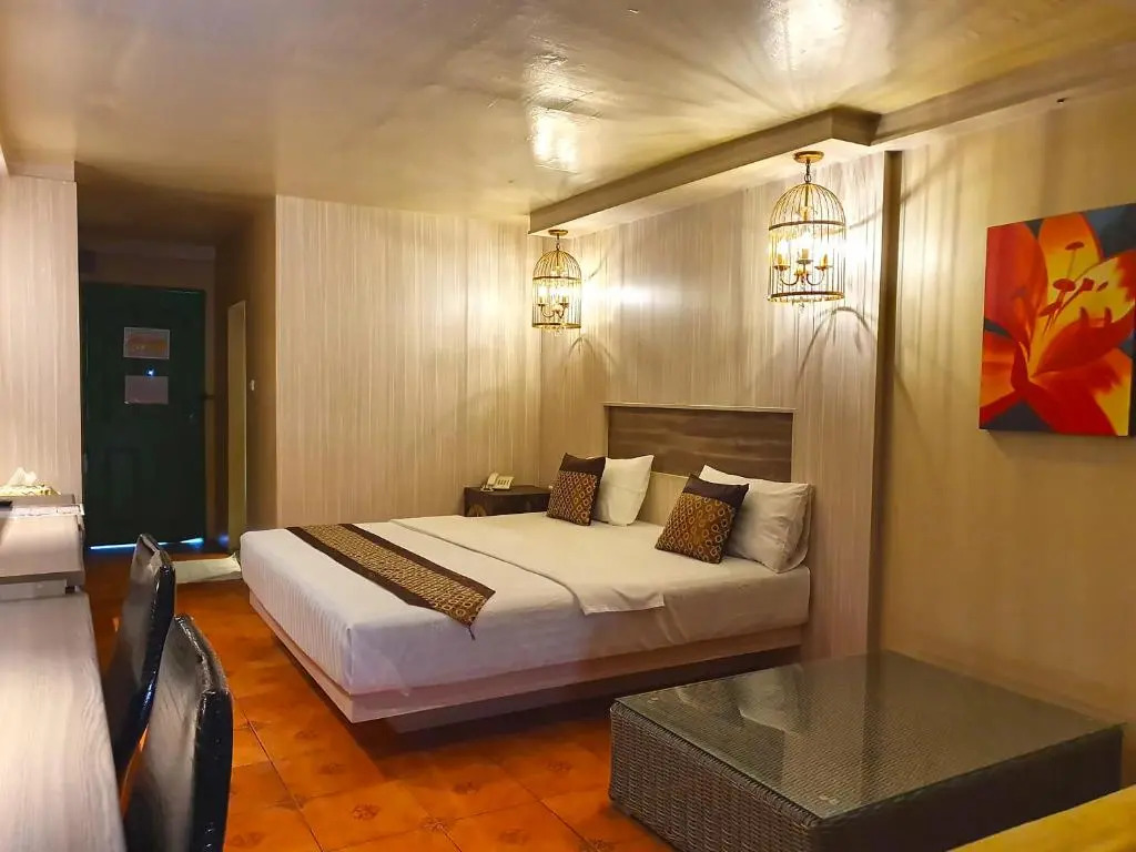 The Montana Lodge-Sathorn