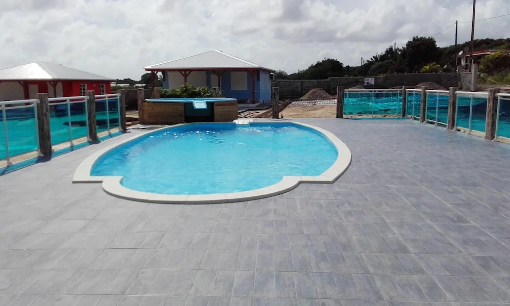House With 2 Bedrooms in Saint François, With Pool Access, Enclosed Ga