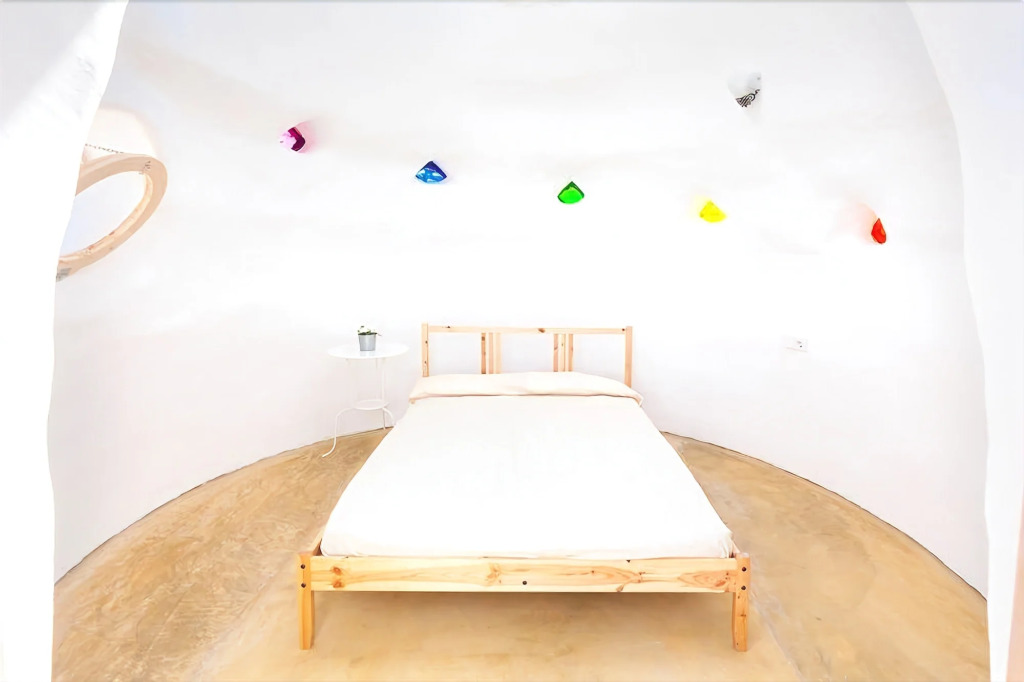 Tres Estrellas Barcelona by HolaCamp