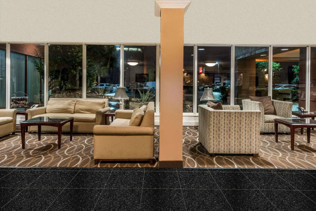 Staybridge Suites Dallas Market Ctr Love Field by IHG