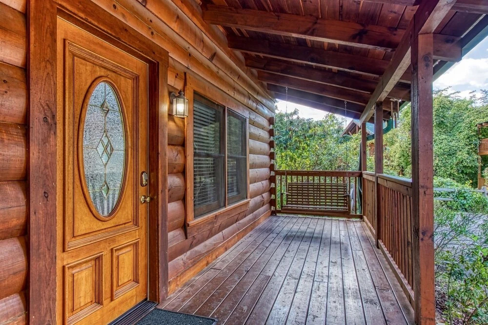 ERN864 - The Cedars - Great Location! Close To All The Action! cabin