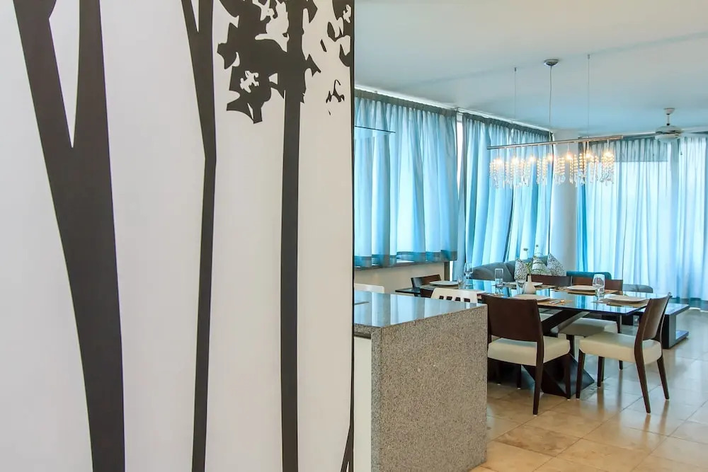Dc 1103 Trendy Condo In Mamitas Beach, 1/2 Block 5th Avenue - 2 Bedroom Apts