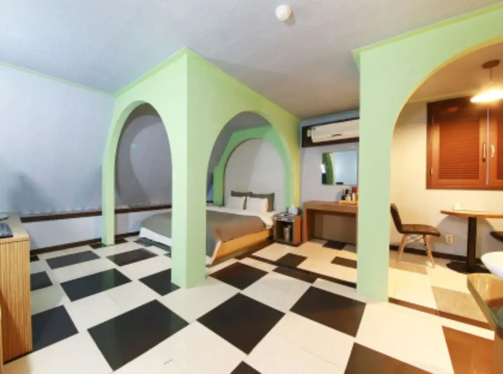 Mate Hotel