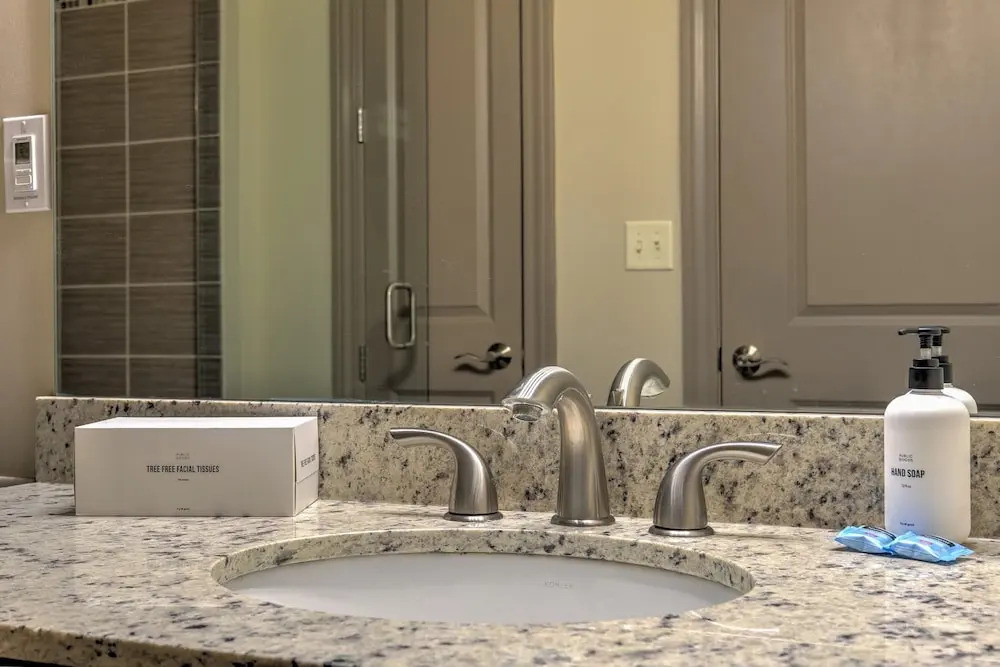 Kasa Comfy 1 BD Near Local Eateries St Louis