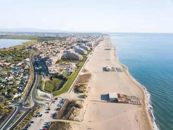 Mobil-home tout beau tout neuf, camping 4*, plage à pied !