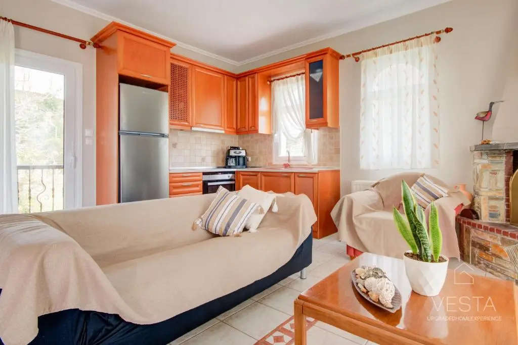 Private 6-bdrm Villa with garden 150m to beach