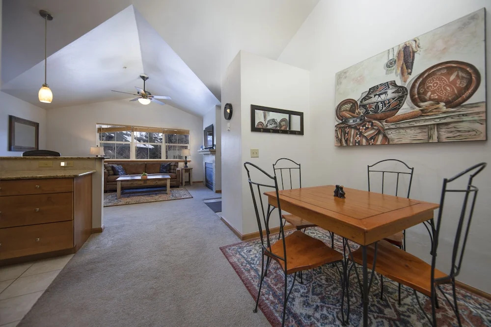 Streamside Lane Condos by CRMR
