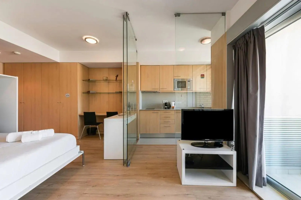 Dragon Stadium Studio w Balcony by LovelyStay