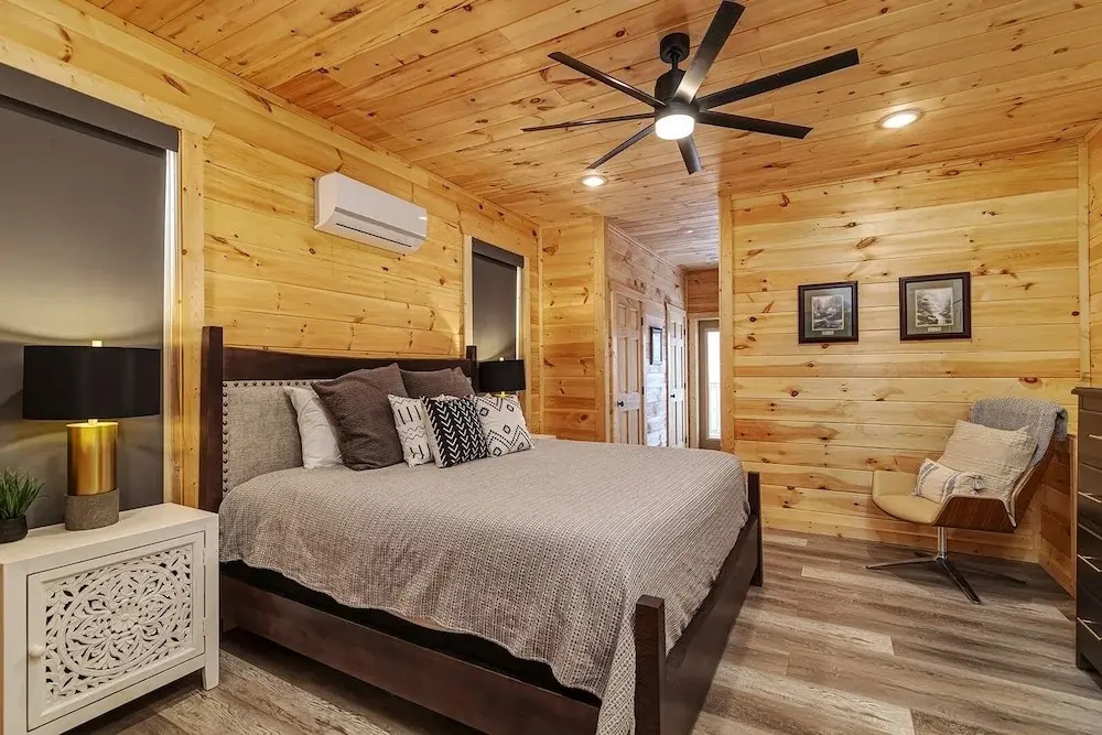 A Cabin On The Rocks - 3 Bedrooms, 3.5 Baths, Sleeps 10 3 Cabin by RedAwning